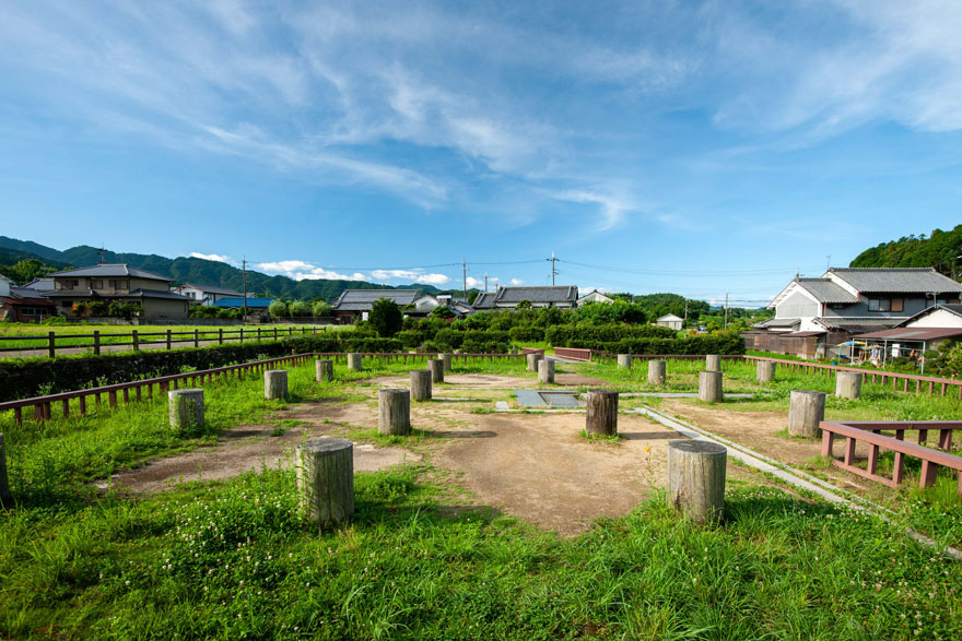 【奈良・明日香】わずか11文字から読み解かれた、1400年前の時計台。「水落遺跡」について、奈良文化財研究所・西田紀子さんに聞く